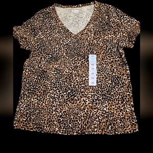 Old Navy leopard print tshirt